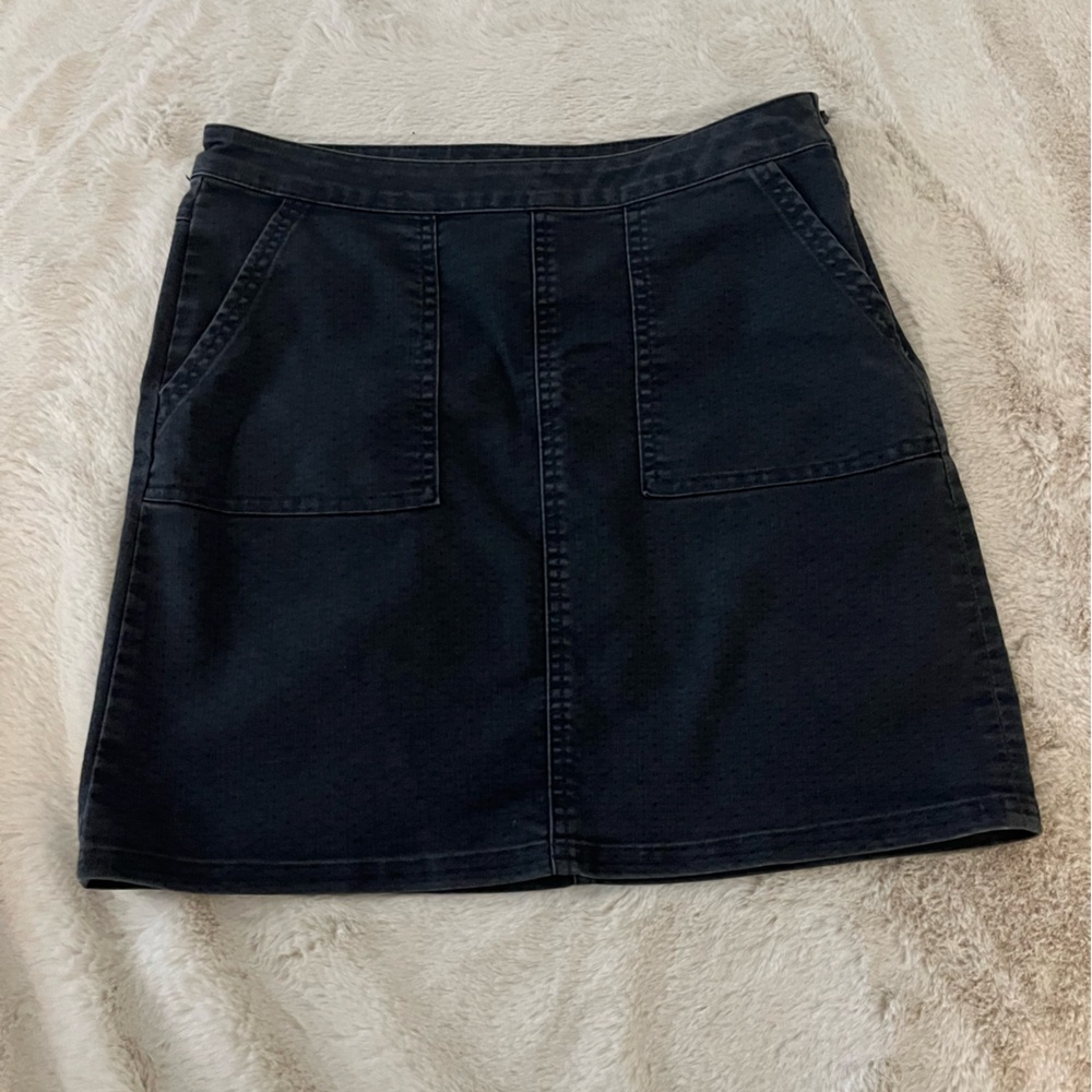 Prana denim skirt
Size small